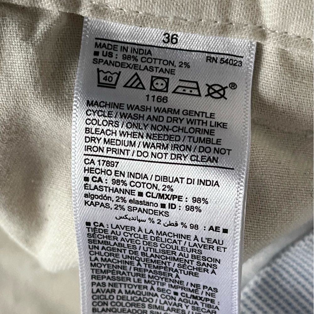 Old Navy Men's Light Gray Flat Front Shorts - Picture 7 of 7